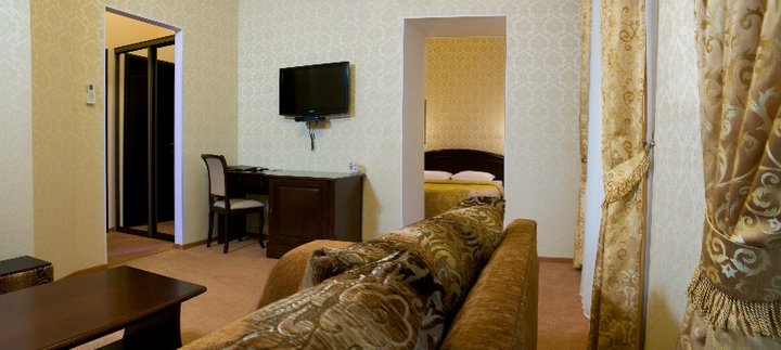 Discounts on holidays at the Royal Street Hotel 19