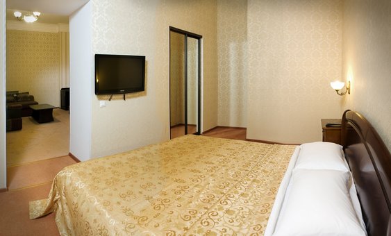 Discounts on holidays at the Royal Street Hotel 20
