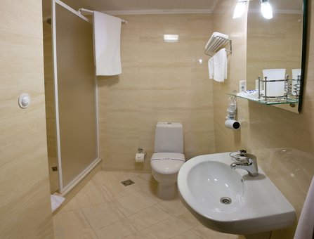 Discounts on holidays at the Royal Street Hotel 25