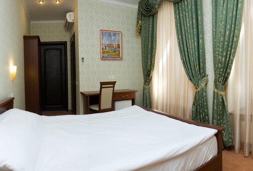 Discounts on holidays at the Royal Street Hotel 38