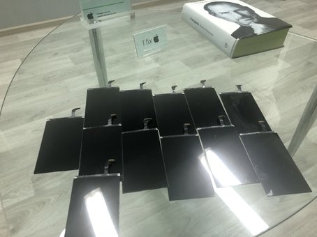 Repair of iPhones Kiev in the «iFixApple» service. Pay for the promotion.