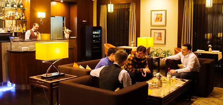 Лаунж-зона в отеле «Premier Palace Hotel Kharkiv» во Львове. Снять номер по акции